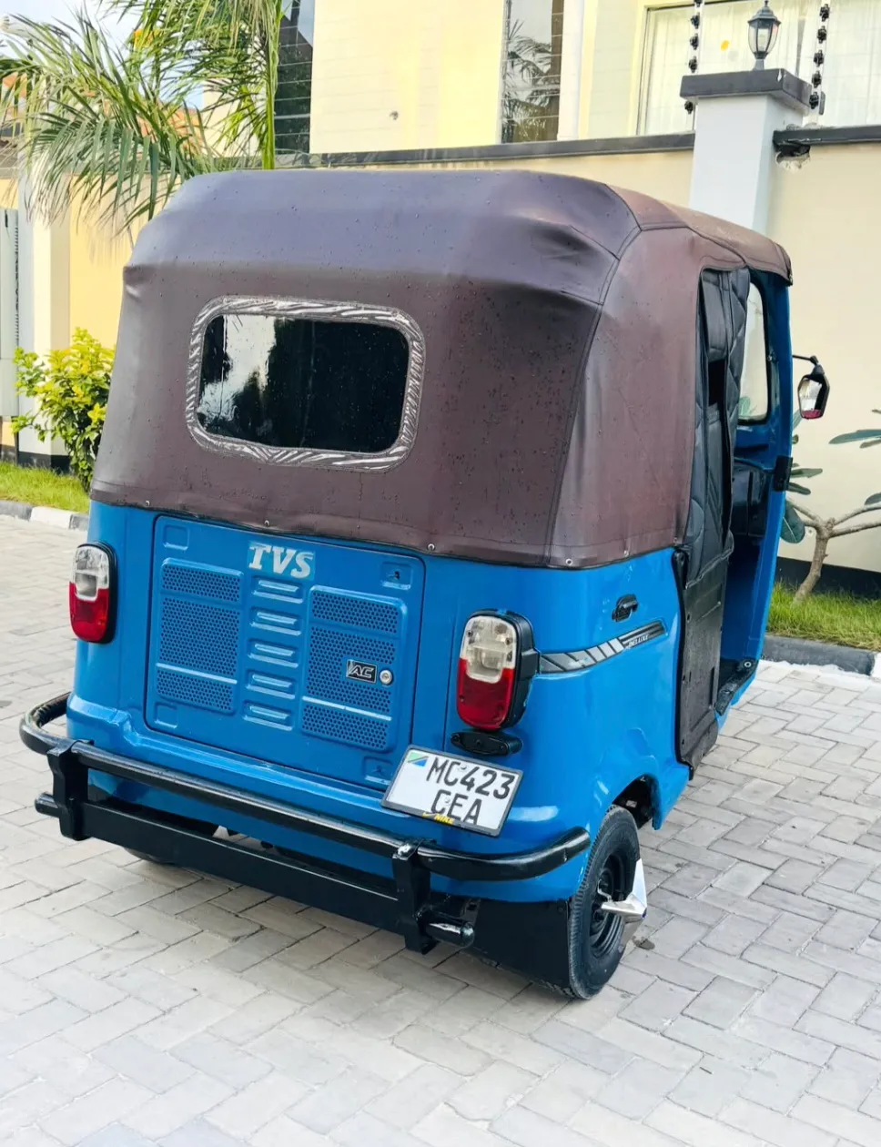 BAJAJ TVS — Mbele