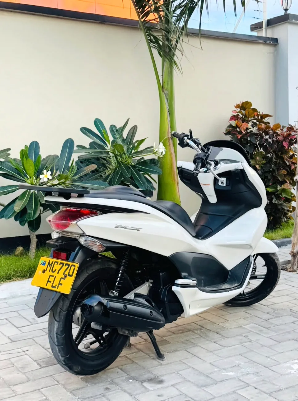HONDA PCX — Mbele